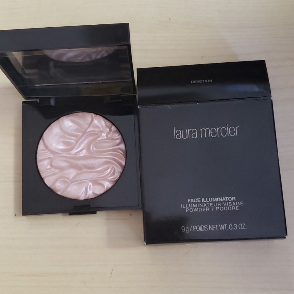 Laura mercier face illuminator- highlighter